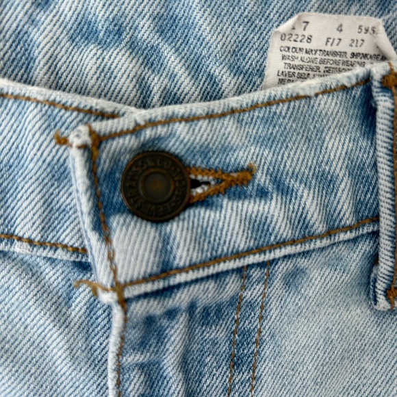 Vintage Levis 550 Light Wash relax fit Jeans Made in Canada - Picture 7 of 16